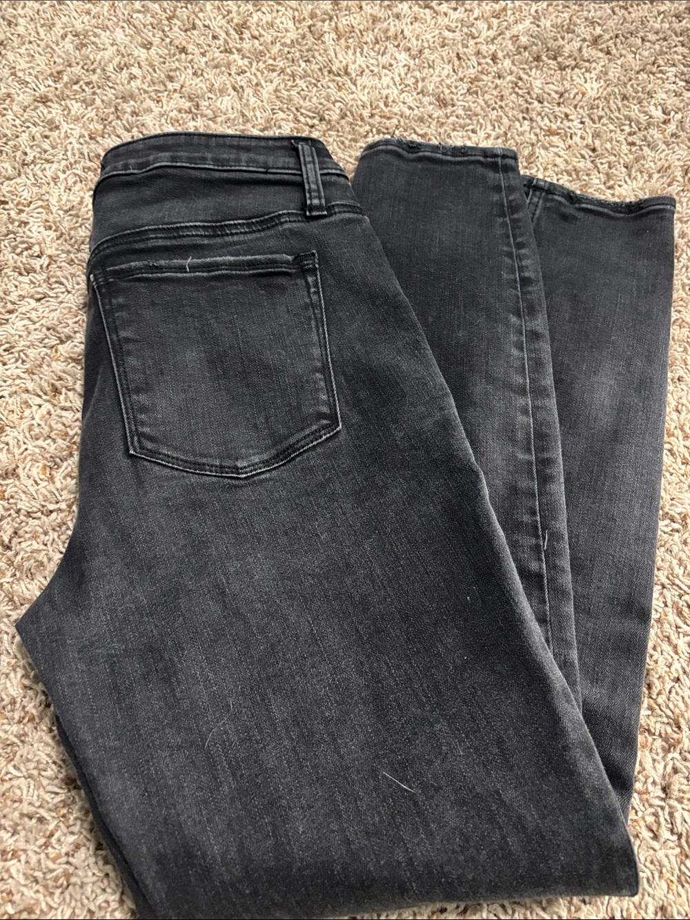 Silver Jeans Women’s Straight Leg Jeans in Washed Black (length 29)